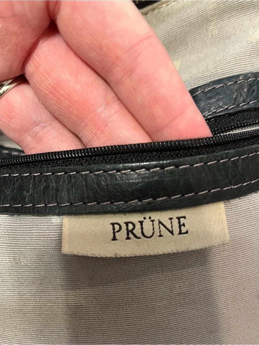 Prune stylish black